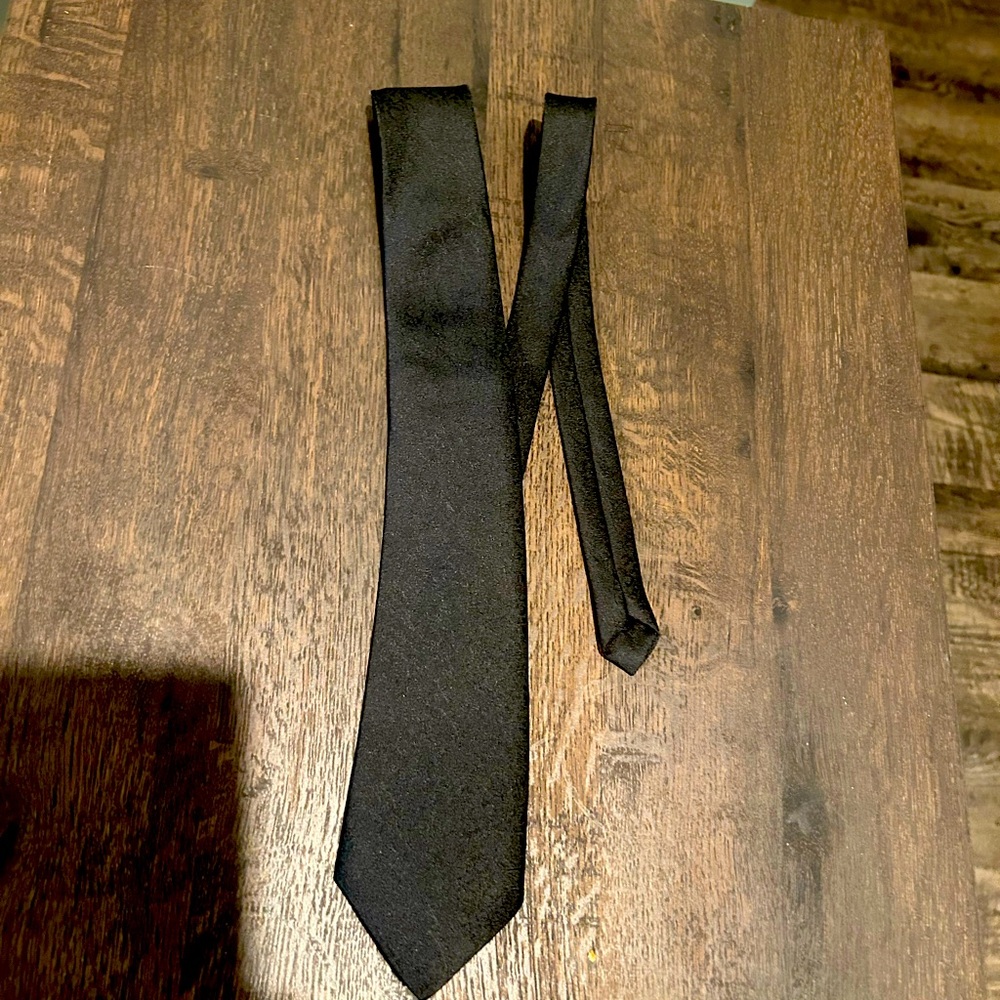 Elegant Black Silk Necktie